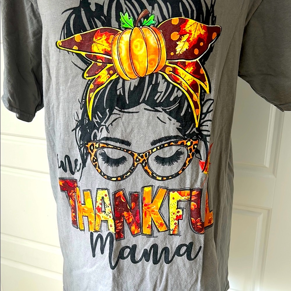 One Thankful Mama Graphic Gray Orange Relaxed Tee Thanksgiving - Picture 7 of 10